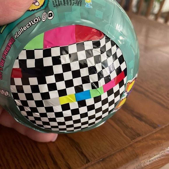 LOL 8 SURPRISE DANCE - Picture 4 of 5